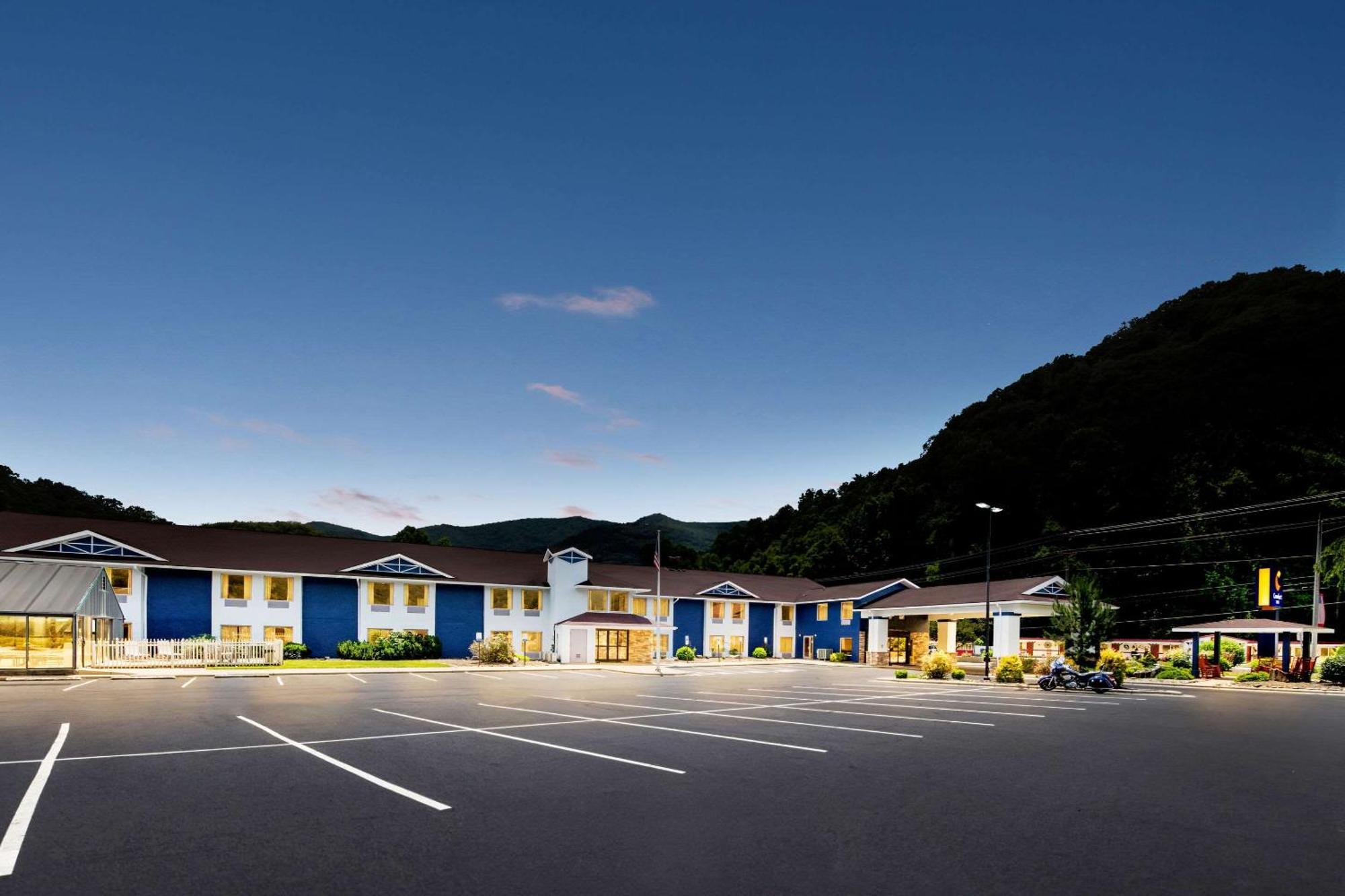 Comfort Inn Near Great Smoky Mountain National Park Maggie Valley Exterior photo