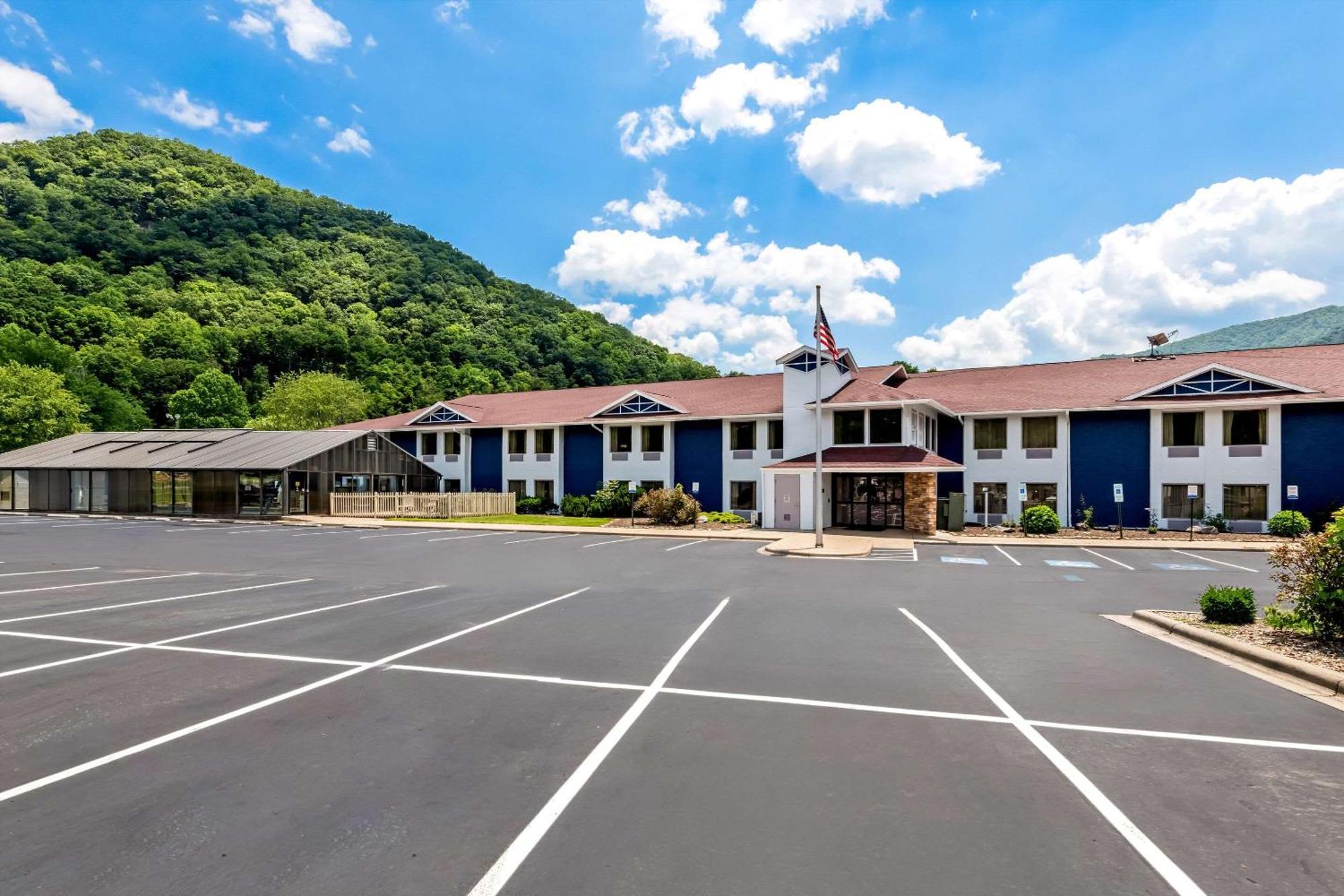 Comfort Inn Near Great Smoky Mountain National Park Maggie Valley Exterior photo